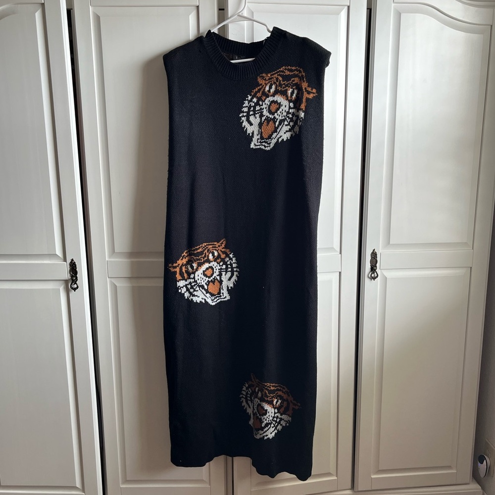 Dressed in LaLa oversized sleeveless tiger sweater dress women’s S/M maxi black